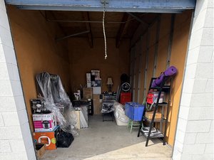 10 x 20 unit in Riverside
