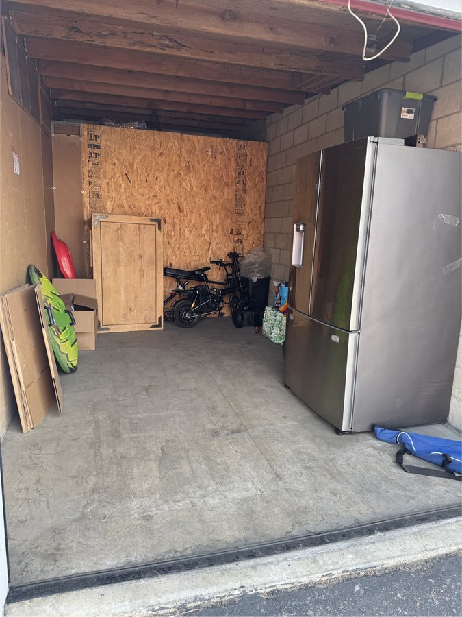 10 x 15 storage unit in Ontario, CA