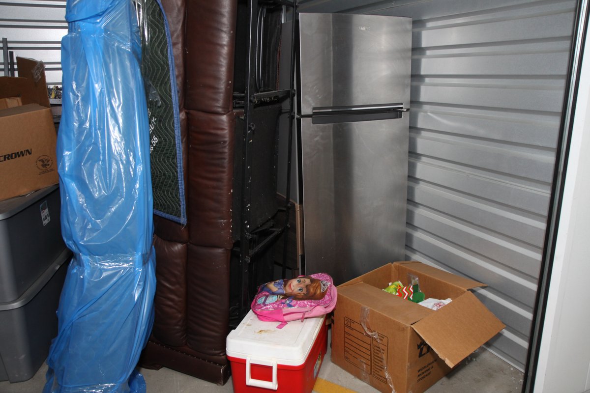 10 x 10 storage unit in Rialto, CA