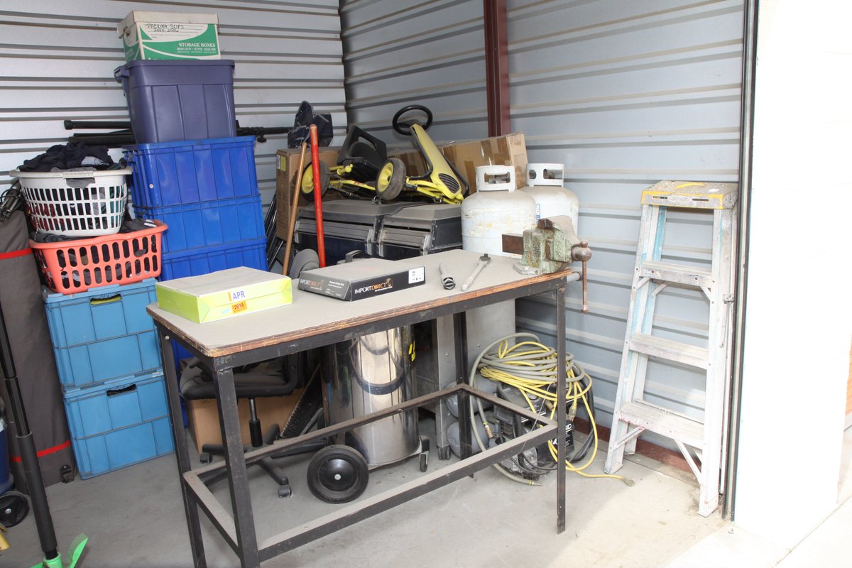10 x 10 storage unit in Rialto, CA