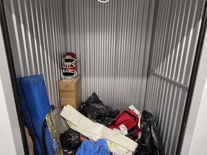 5 x 5 storage unit in Cerritos, CA