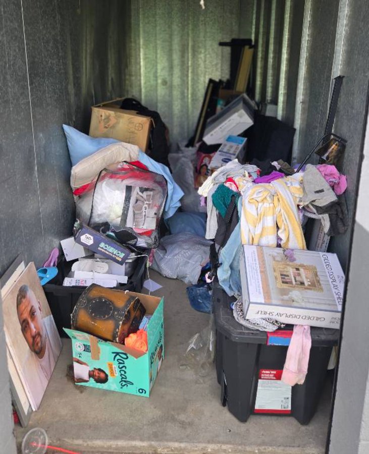 5 x 13 storage unit in Fontana, CA