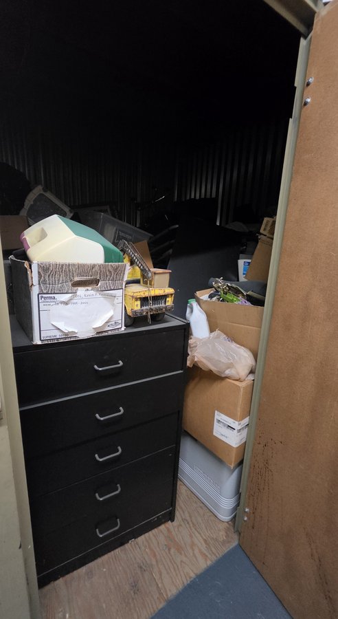 10 x 10 storage unit in Mission Hills, CA