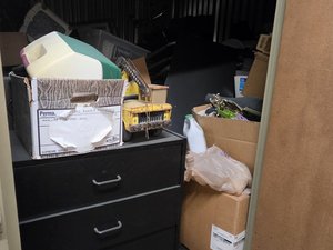 10 x 10 storage unit in Mission Hills, CA