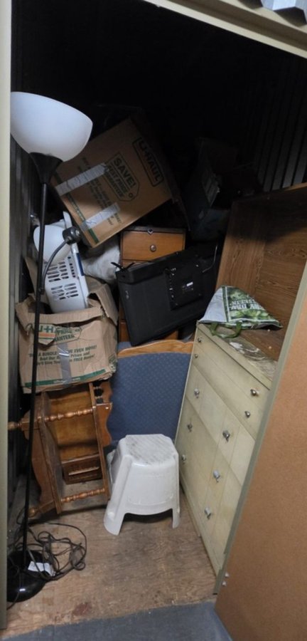 5 x 10 storage unit in Mission Hills, CA