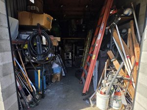 10 x 20 storage unit in Mission Hills, CA