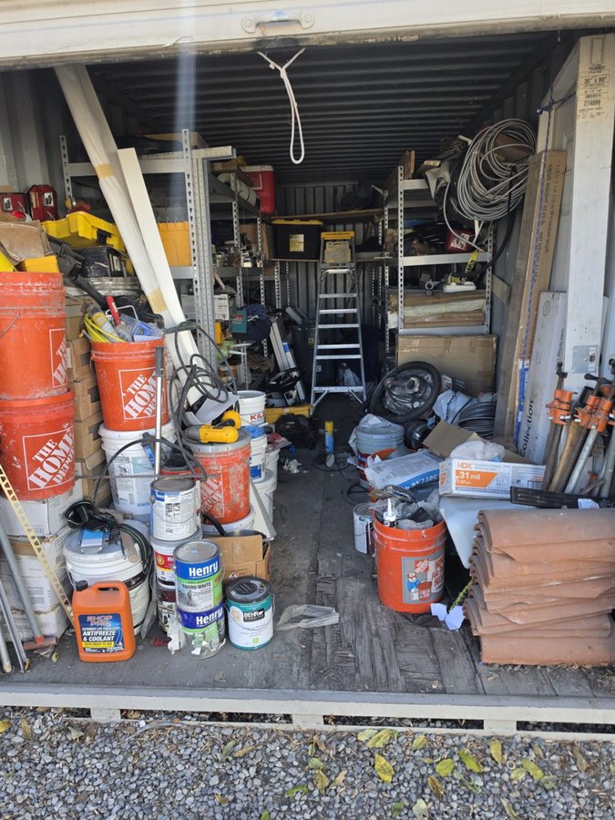 8 x 20 storage unit in Mission Hills, CA