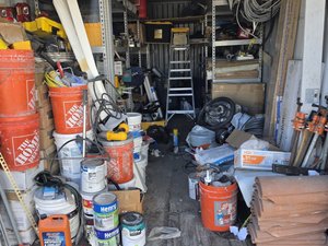 8 x 20 storage unit in Mission Hills, CA