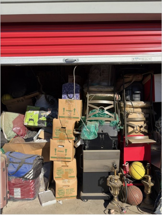 10 x 10 storage unit in Rialto, CA