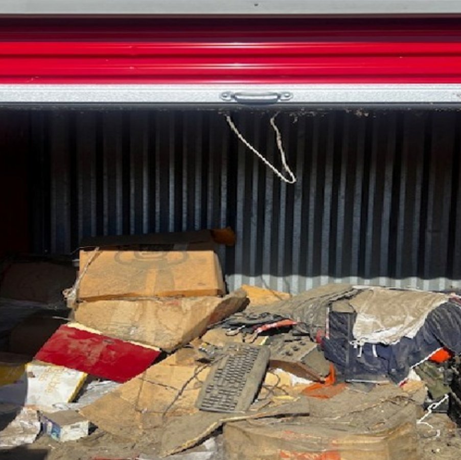 5 x 7 storage unit in Rialto, CA