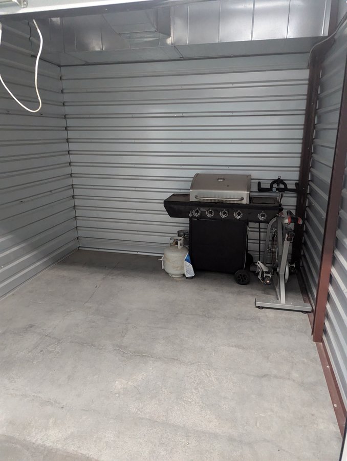 10 x 10 storage unit in Las Vegas, NV