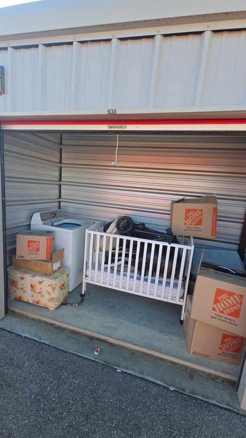 5 x 10 storage unit in Evansville, IN