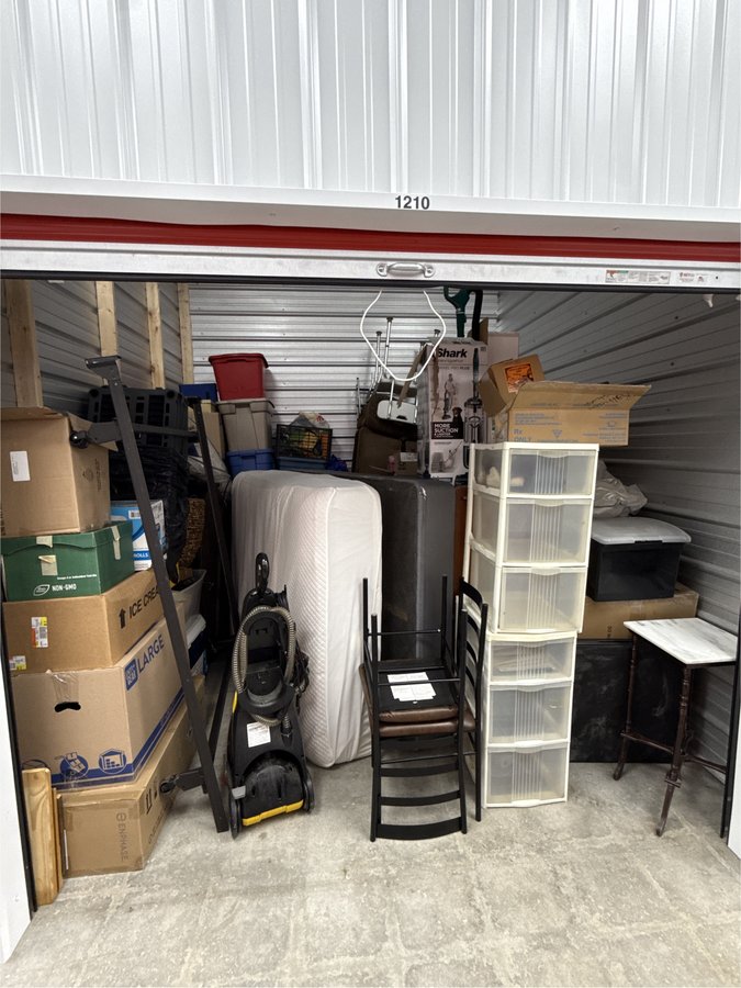 10 x 10 storage unit in Logansport, IN