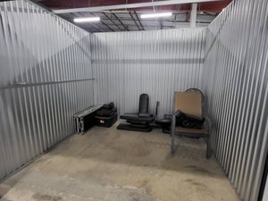 10 x 10 unit in Elmhurst