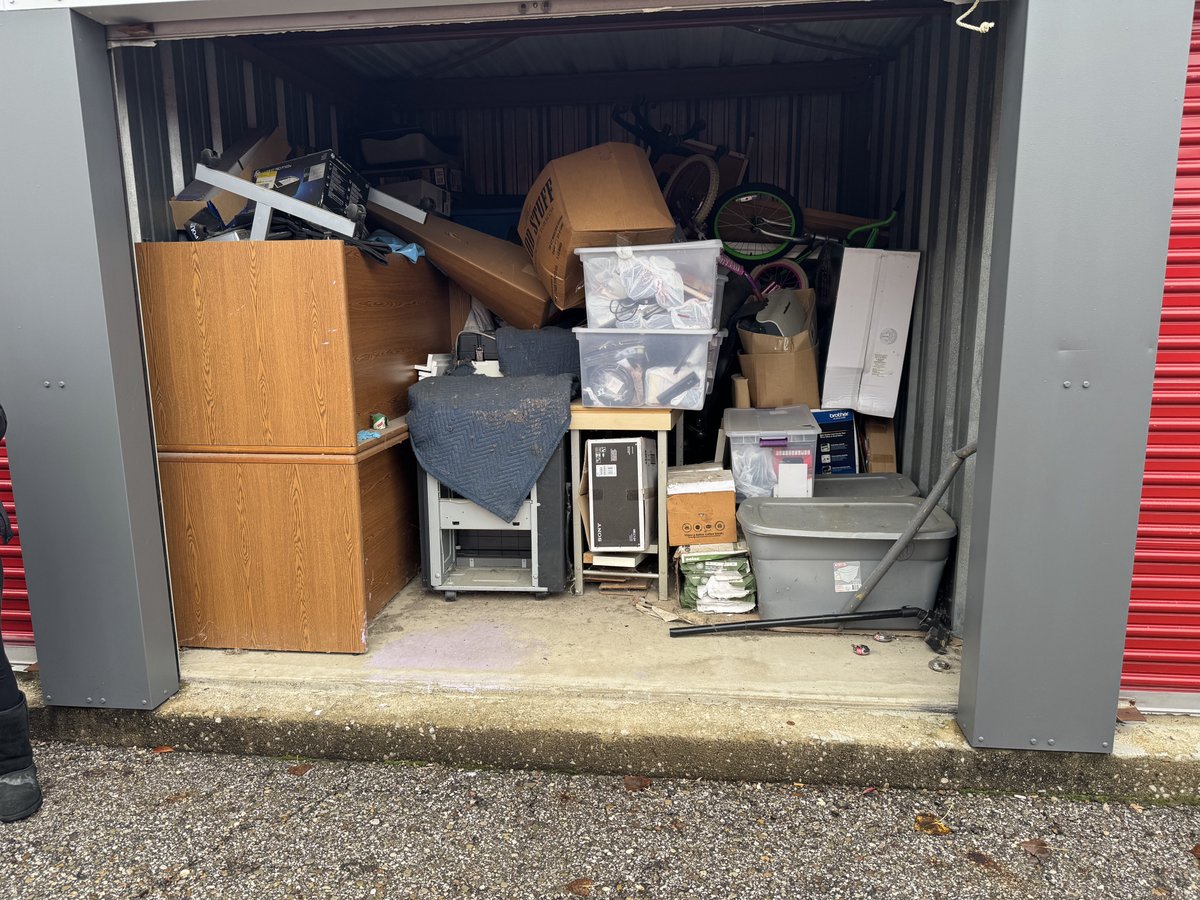 10 x 10 storage unit in Middleburg Heights  , OH