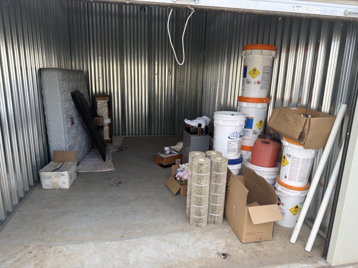 10 x 10 storage unit in Roseville, CA
