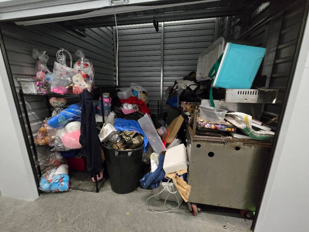 10 x 10 storage unit in Huntington Park, CA