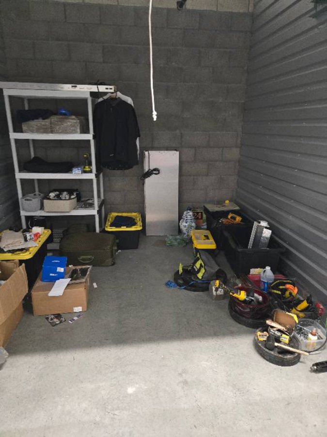 10 x 10 storage unit in Huntington Park, CA