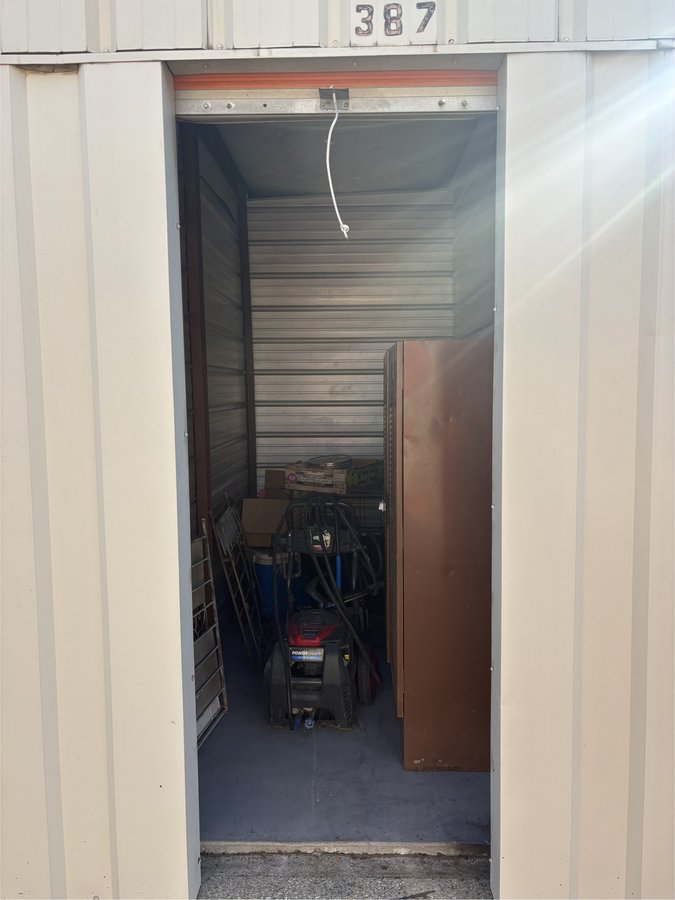 5 x 10 storage unit in louisville, KY