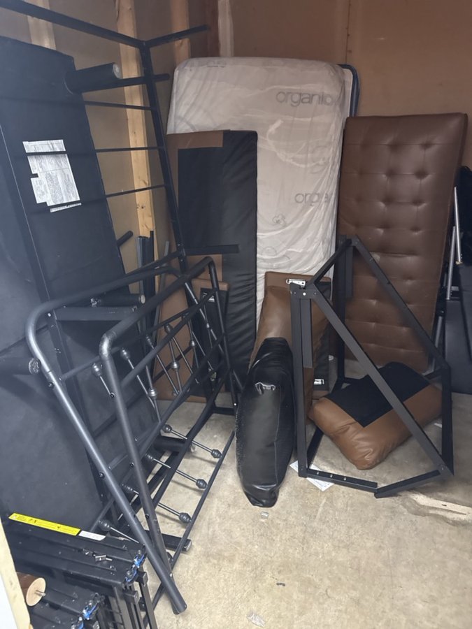 10 x 10 storage unit in Baltimore, MD
