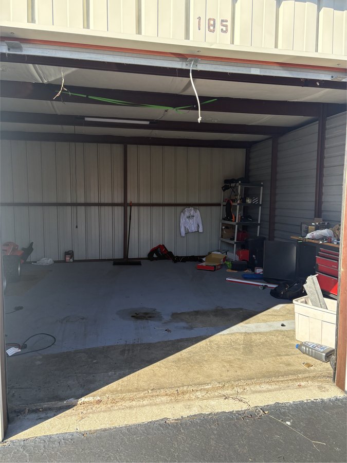20 x 20 storage unit in louisville, KY