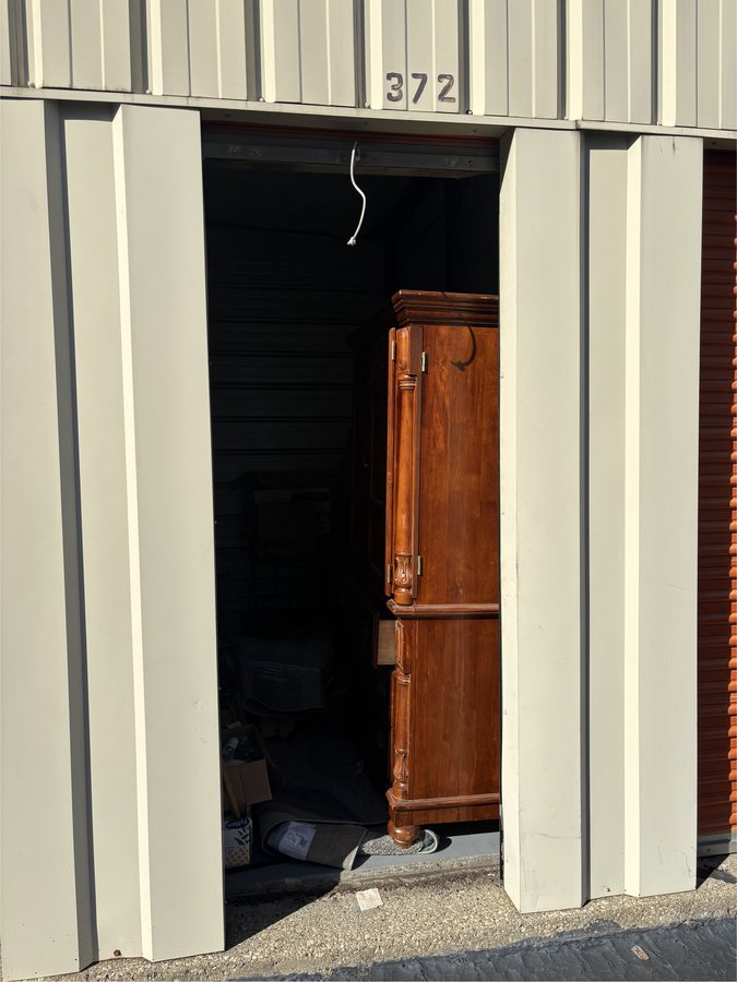 5 x 10 storage unit in louisville, KY