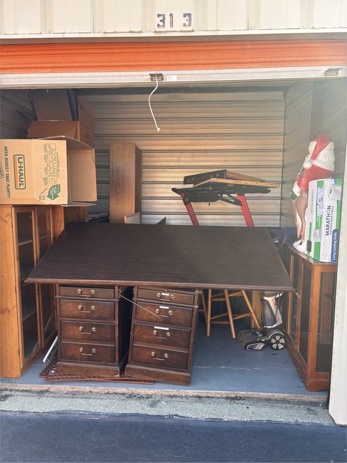 10 x 10 storage unit in louisville, KY