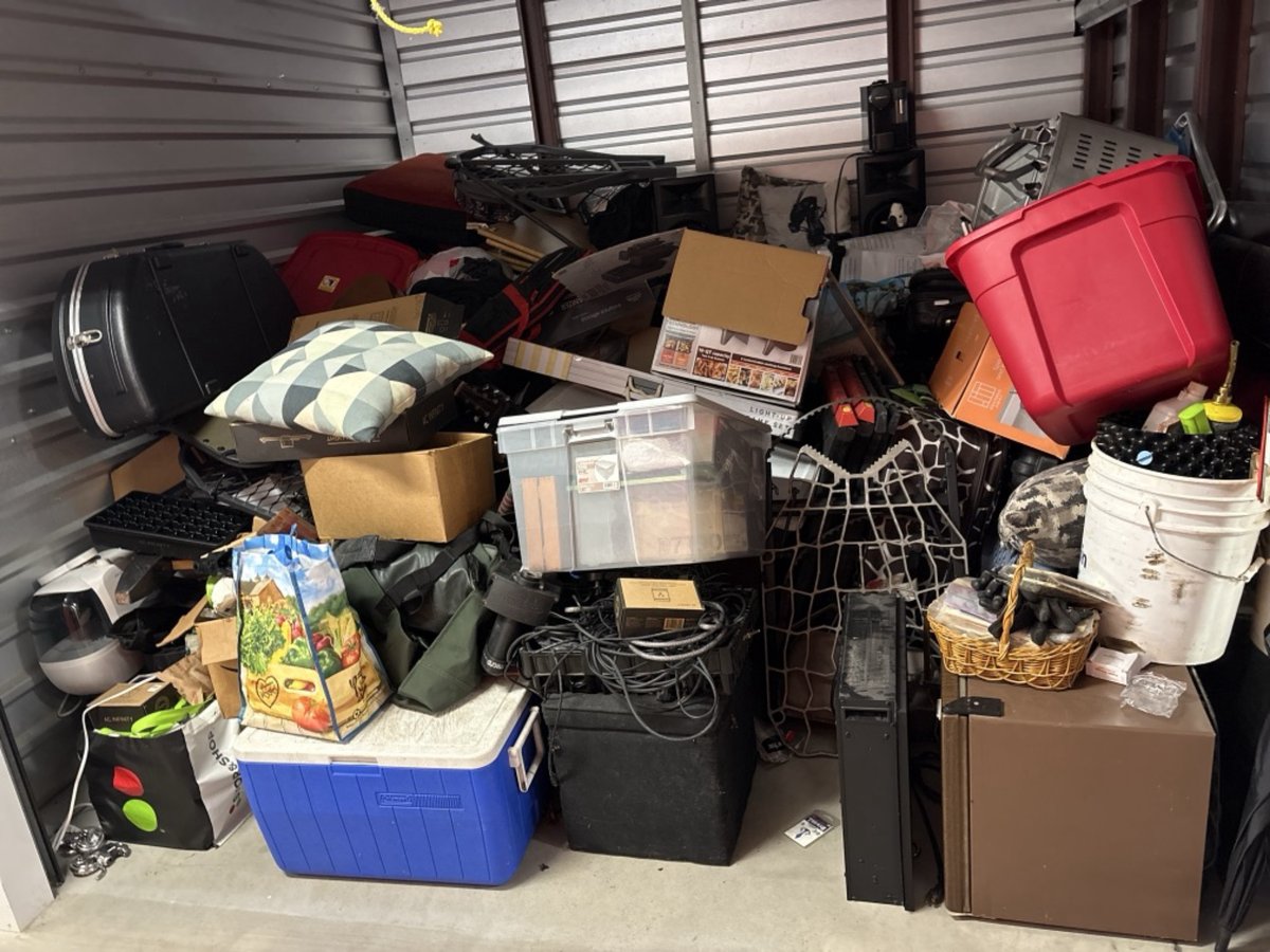 10 x 10 storage unit in Middletown, NJ