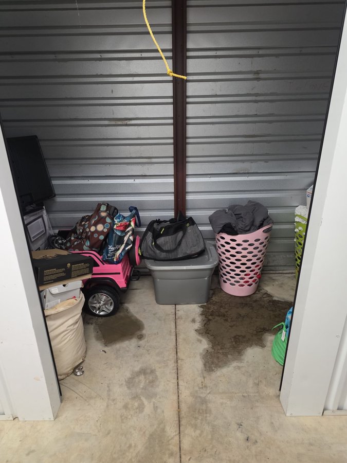 5 x 10 storage unit in Middletown, NJ