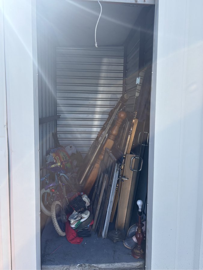 5 x 10 storage unit in louisville, KY
