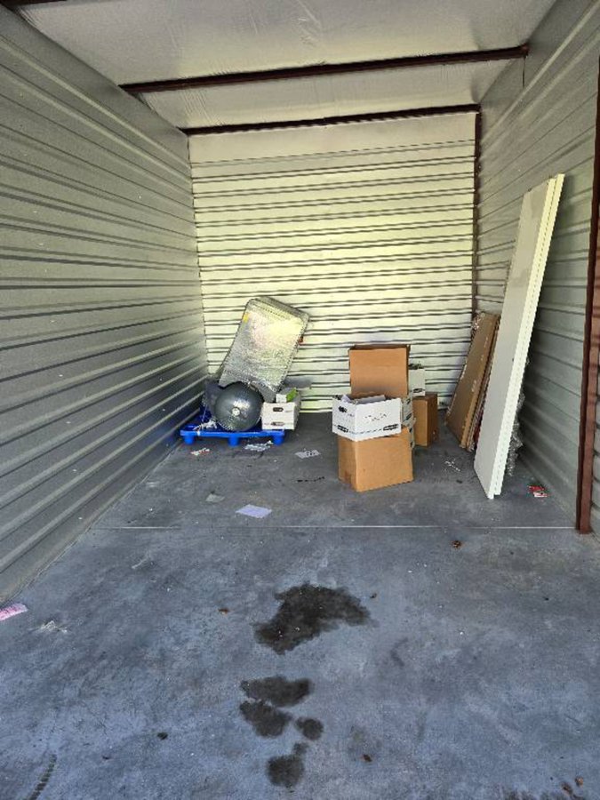 10 x 20 storage unit in Indianapolis, IN