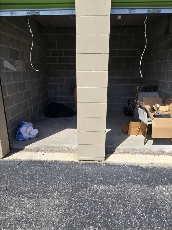 10 x 10 storage unit in Jacksonville, FL