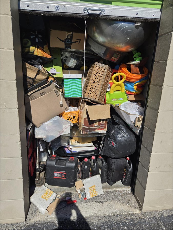 5 x 10 storage unit in Jacksonville, FL