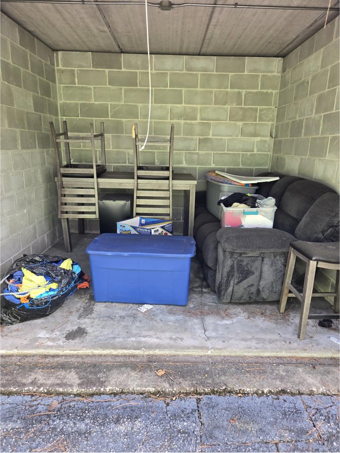 10 x 10 storage unit in Jacksonville, FL