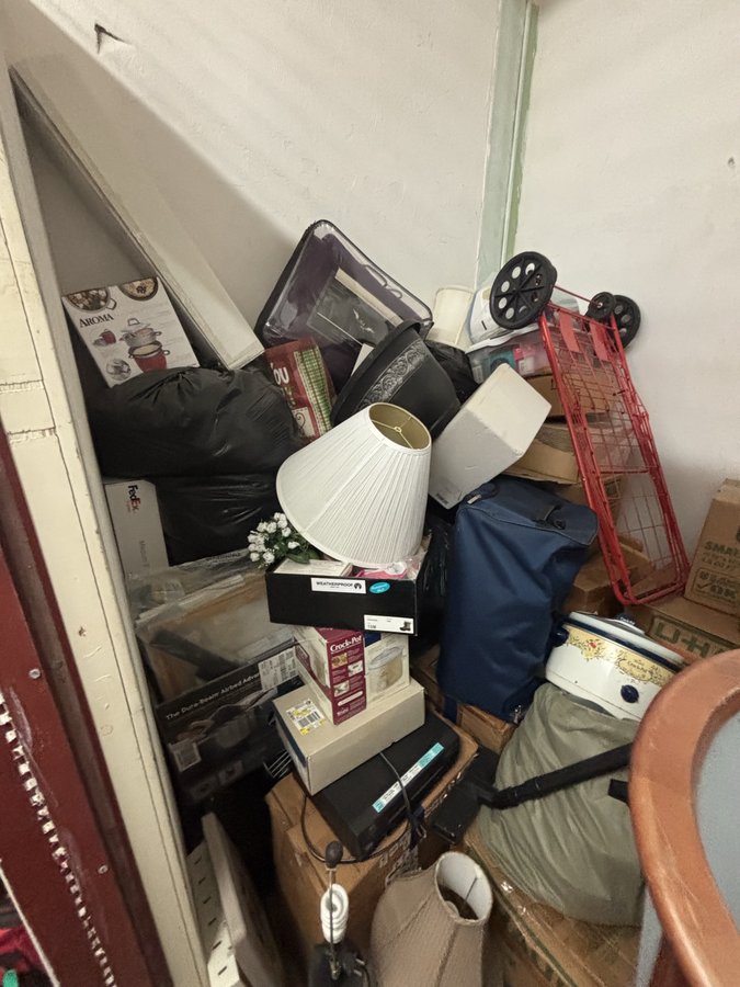 7 x 6 storage unit in Saint Petersburg, FL