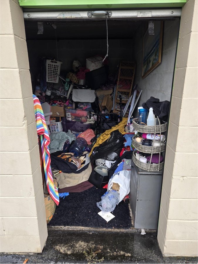 10 x 10 storage unit in Jacksonville, FL