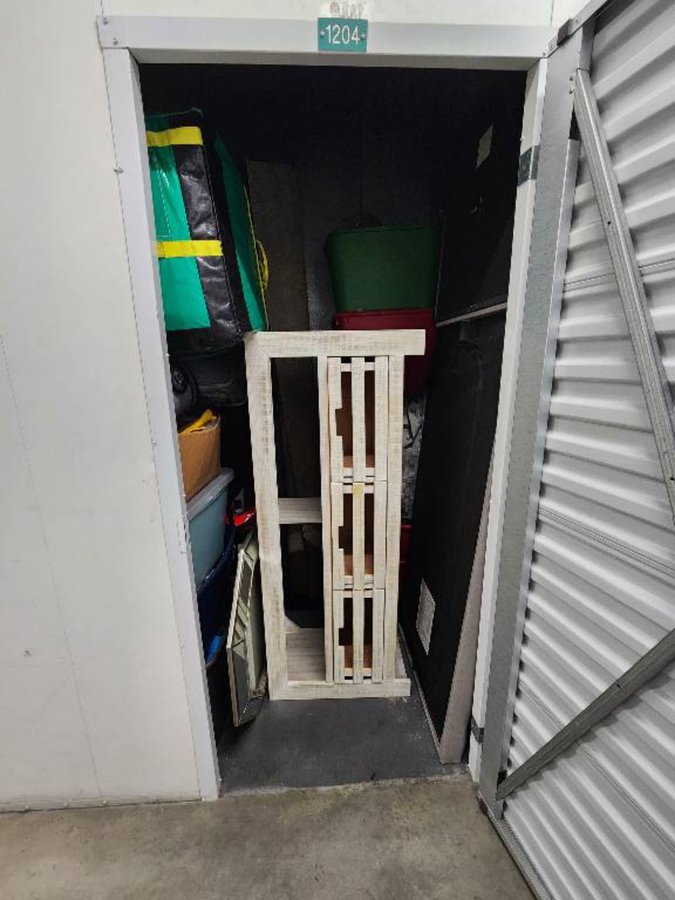 5 x 5 storage unit in Hawaiian Gardens, CA