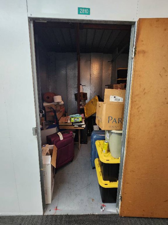 10 x 15 storage unit in Hawaiian Gardens, CA