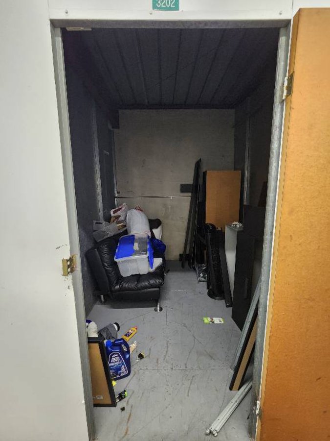 8 x 9 storage unit in Hawaiian Gardens, CA