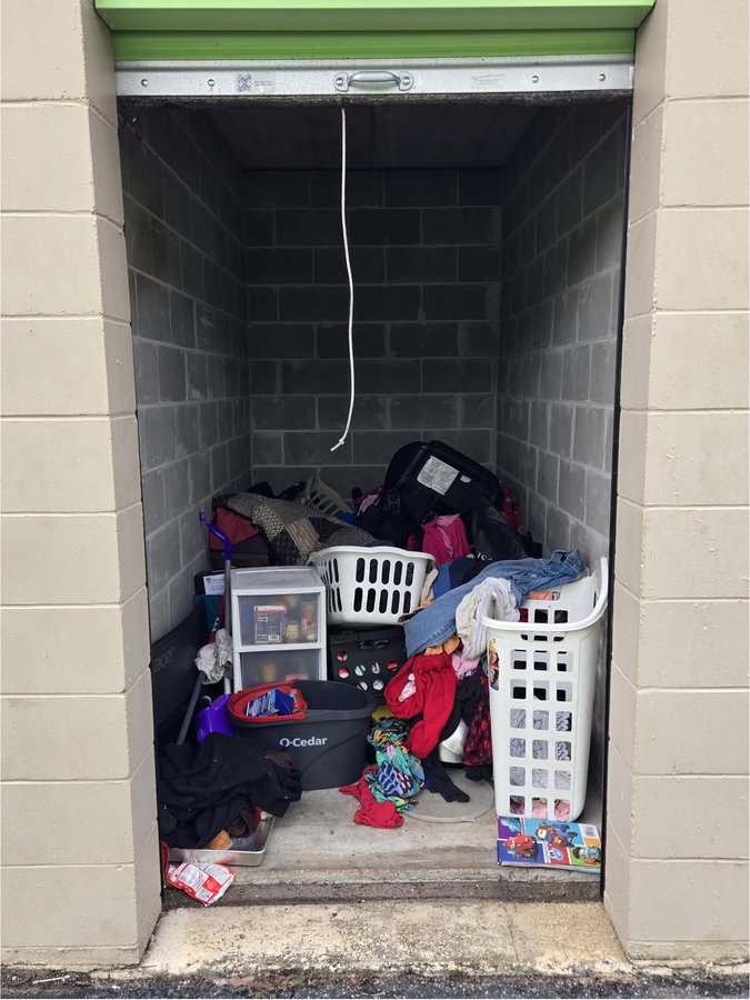 5 x 10 storage unit in Jacksonville, FL