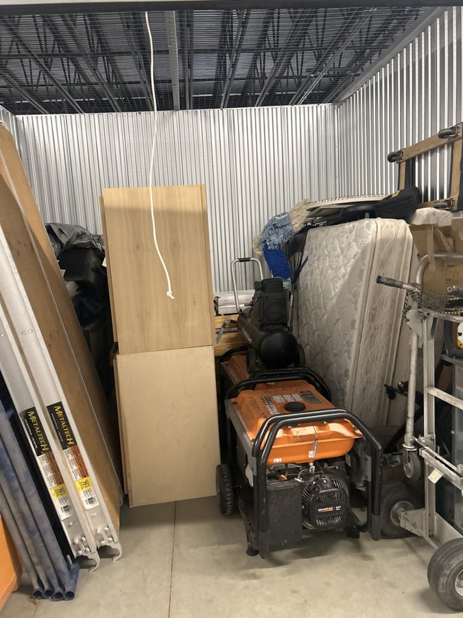 10 x 10 storage unit in Burleson, TX
