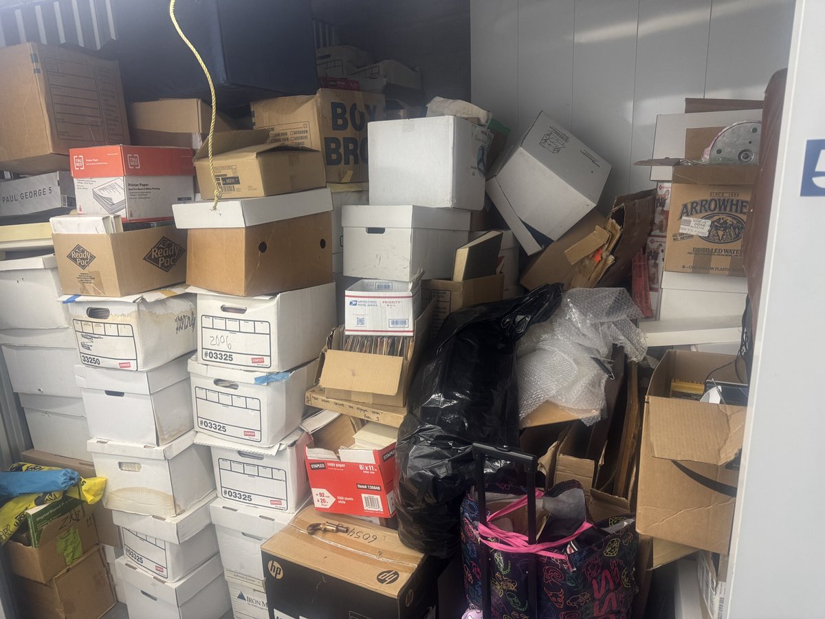 10 x 7 storage unit in Los Angeles, CA
