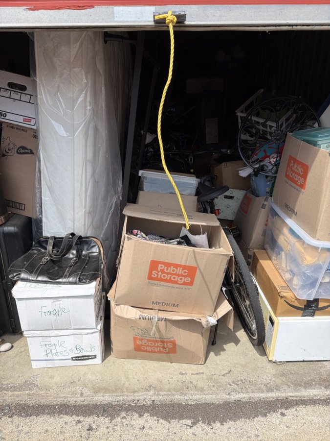 10 x 25 storage unit in Madison Heights, MI
