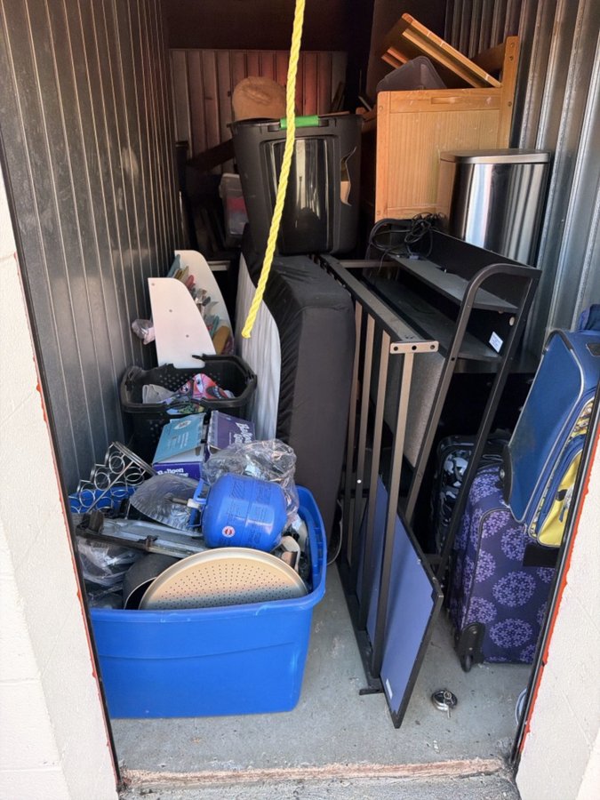10 x 15 storage unit in Madison Heights, MI