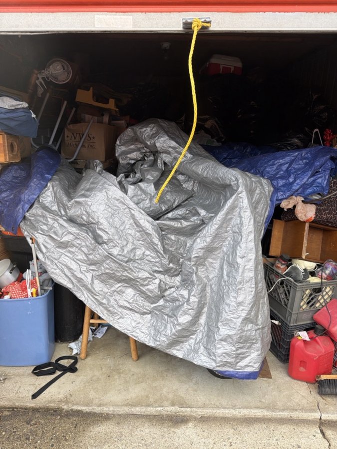 10 x 15 storage unit in Madison Heights, MI