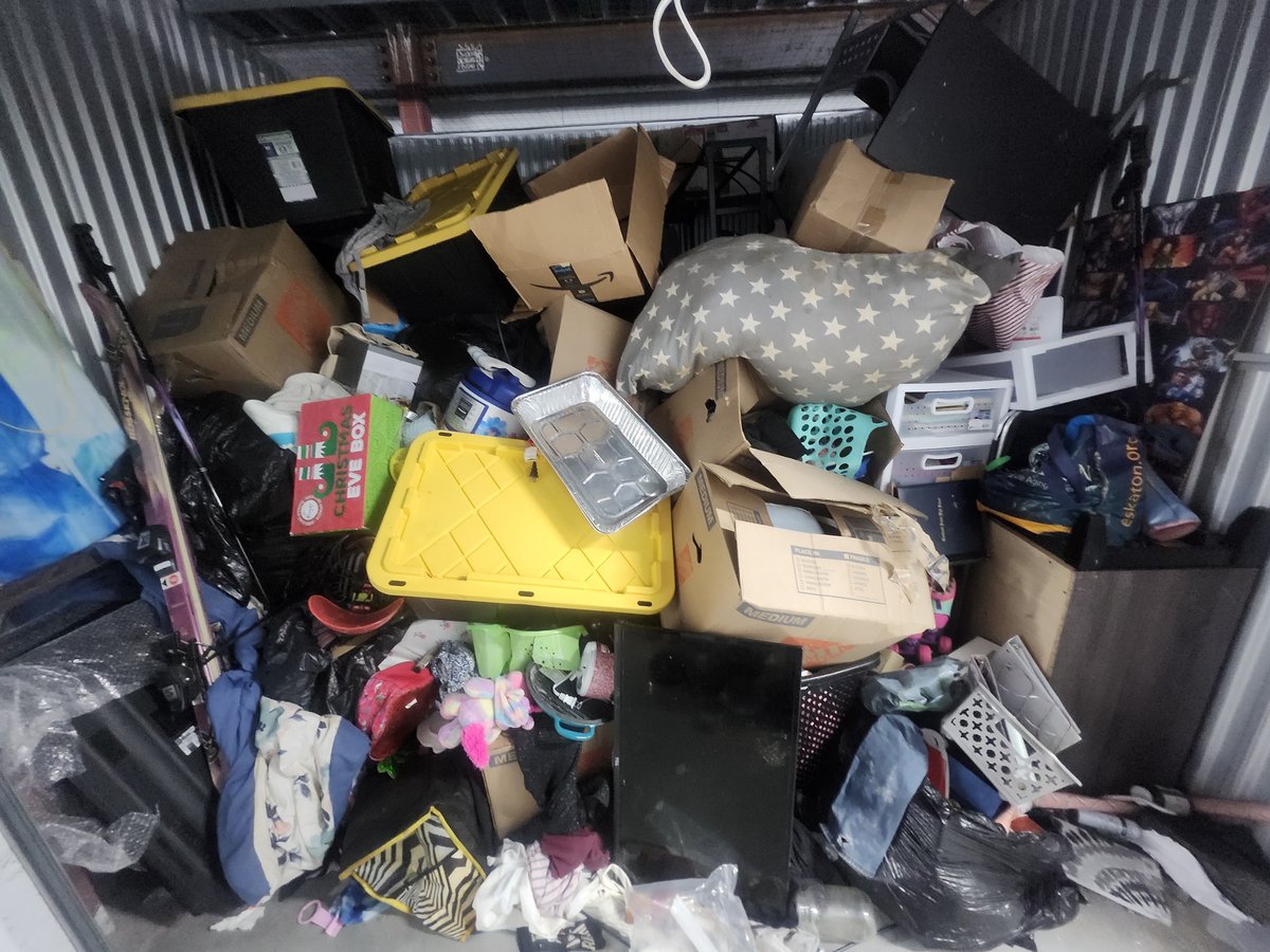 10 x 10 storage unit in Sacramento, CA