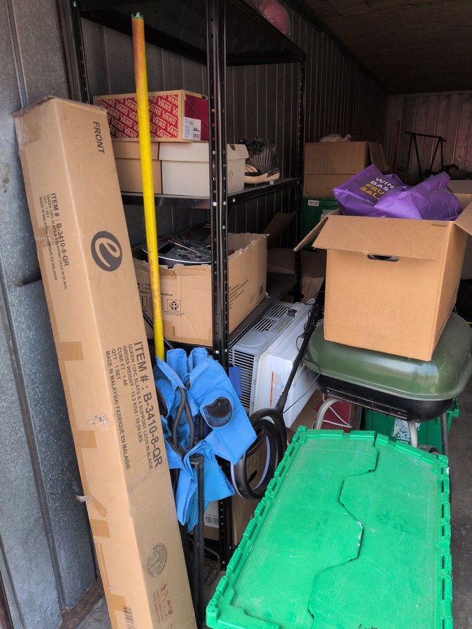 10 x 25 storage unit in Madison Heights, MI