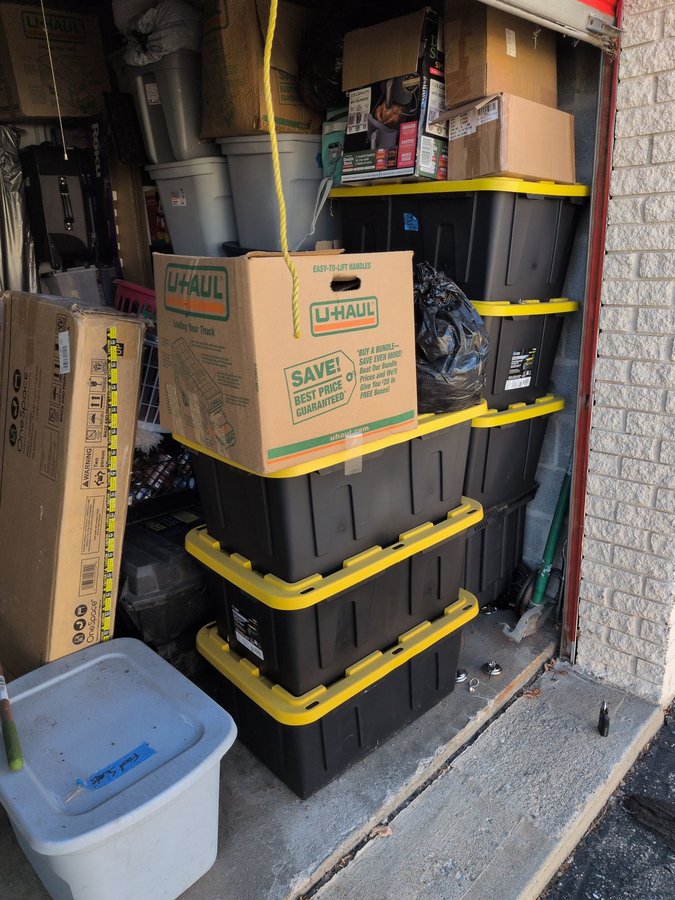 20 x 10 storage unit in Madison Heights, MI