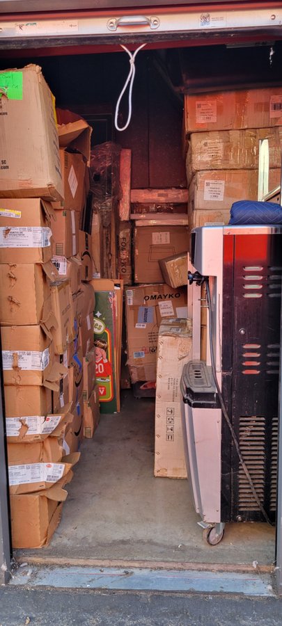 6 x 10 storage unit in Long Beach, CA
