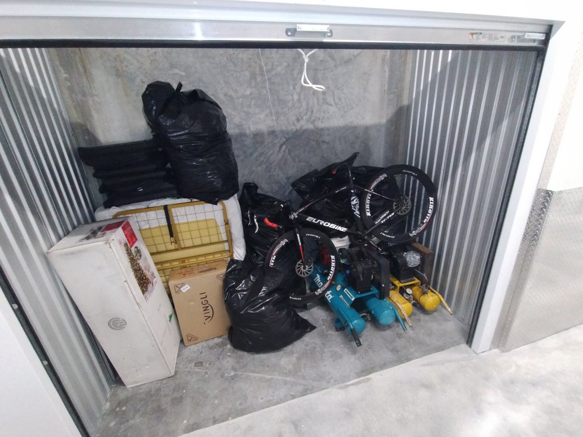 10 x 5 storage unit in Miami, FL